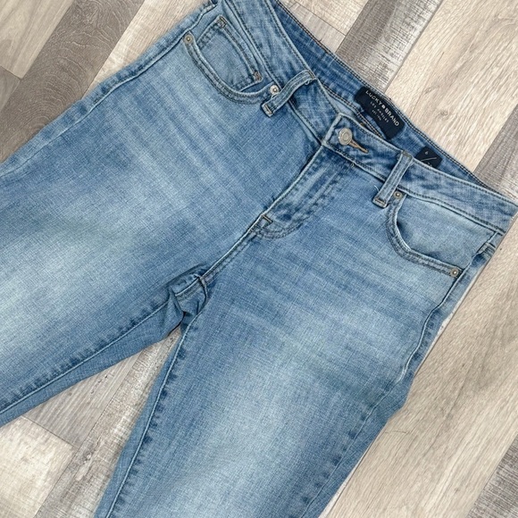 Lucky brand light/ medium wash low rise “Lolita” crop ❤️ - Picture 8 of 9